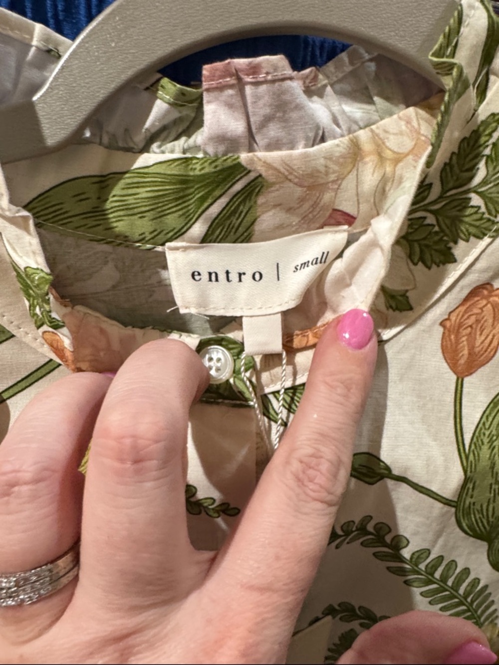 entro Cream Floral Button-Up Top with Green Leaf Print - Picture 2 of 5